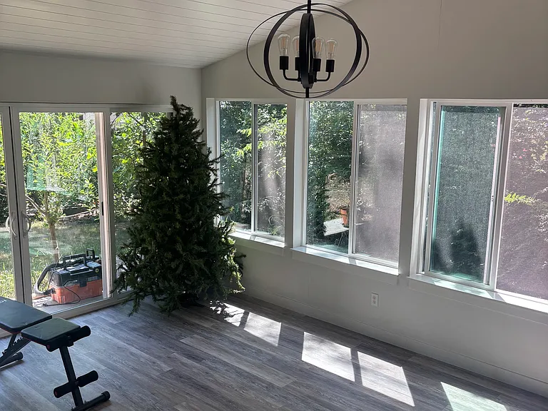2106 Essex Ct — Photo 18