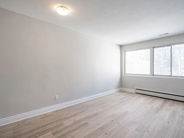 200 Bronson Ave — Photo 52
