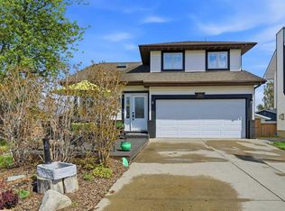 38 W Sandpiper Way NW, Calgary, AB T3K3C6