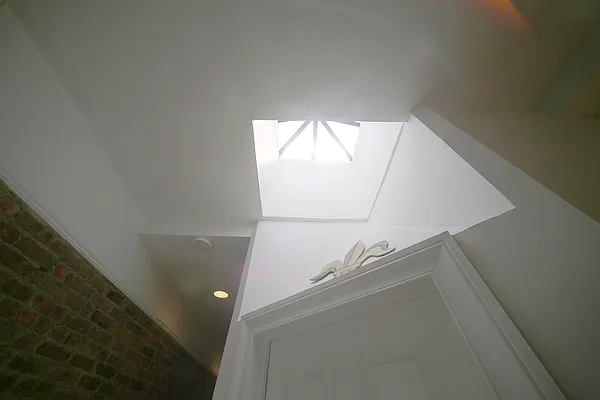 Rented by Metropolitan Realty | media 32