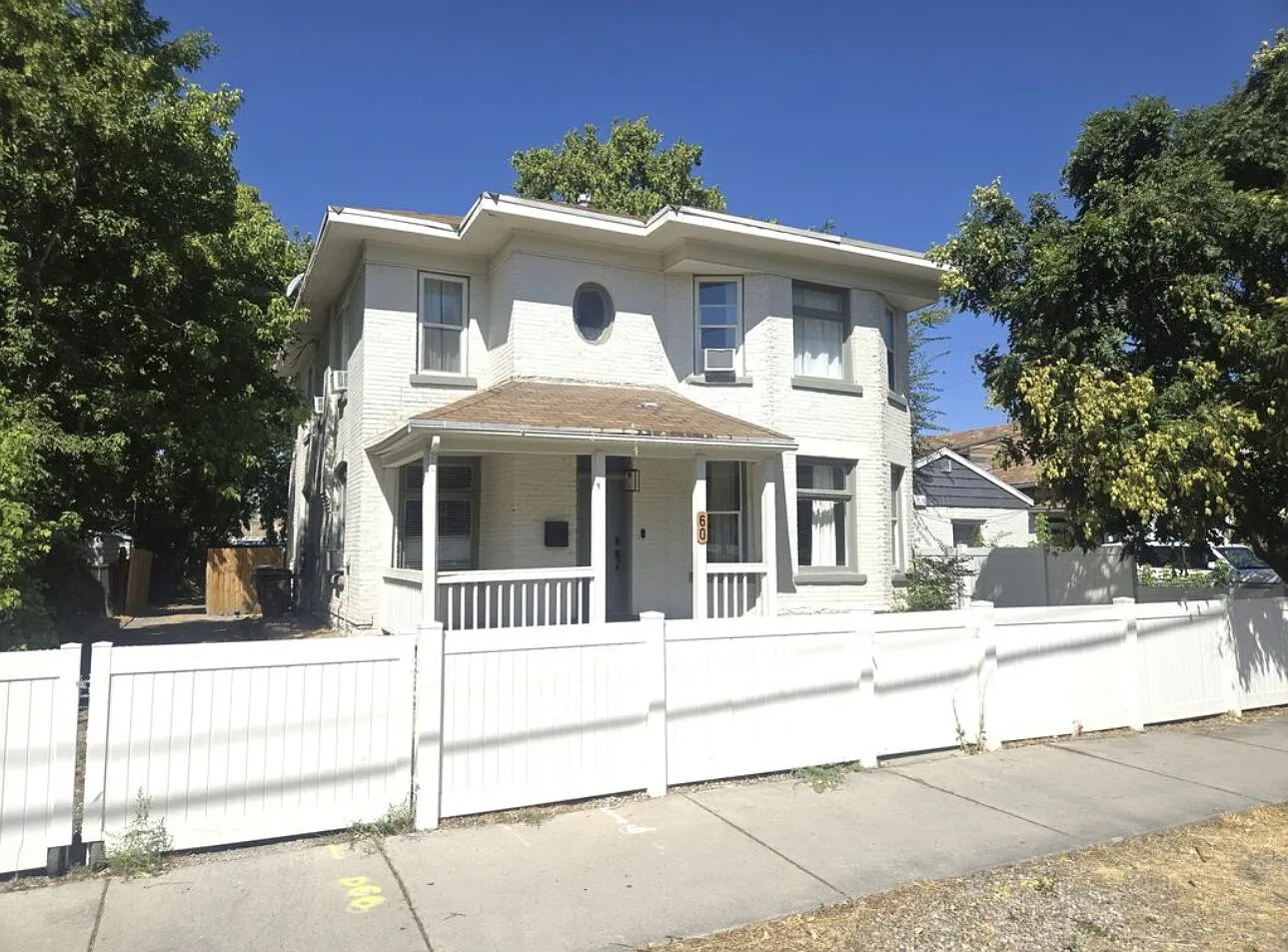3 bed, 1.0 bath, 1200 sqft, $1,750 — Photo 1