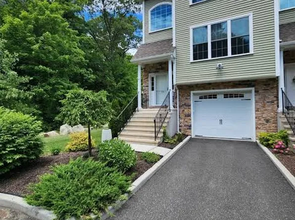 3 Short Oak Dr, Brookfield, CT 06804