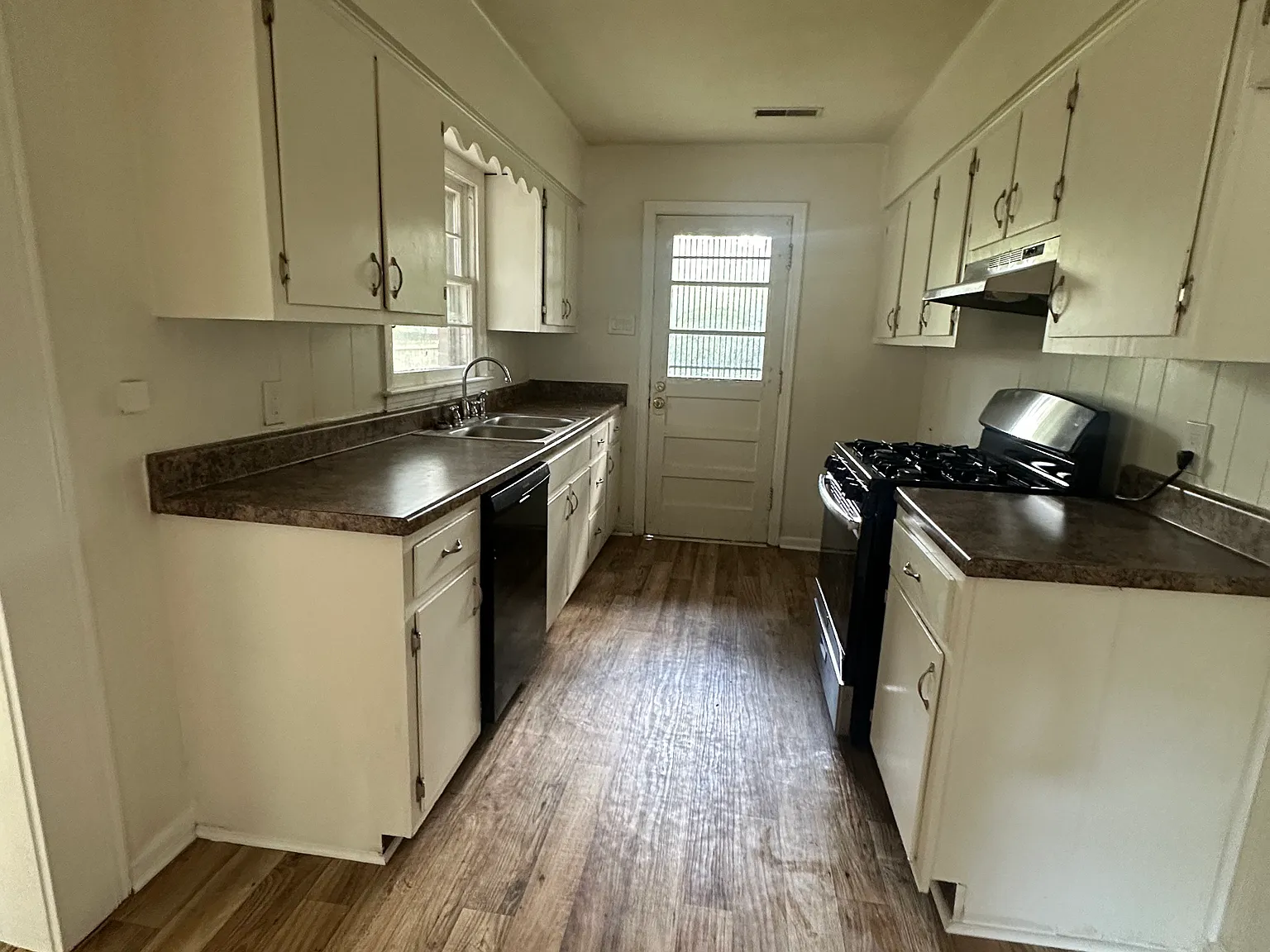 4 bed, 1275 sqft, $1,475 — Photo 3