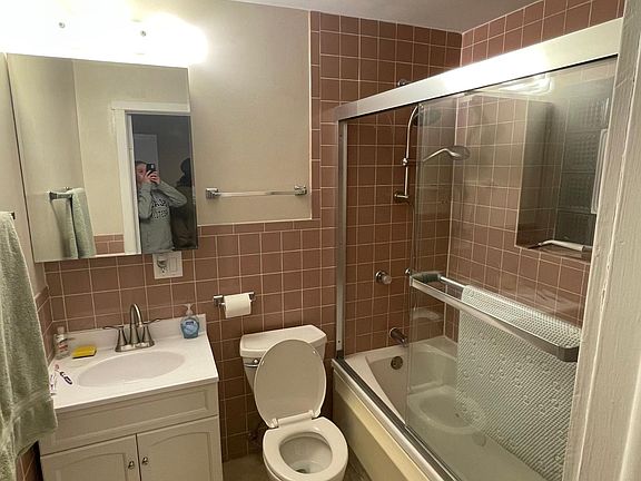 5th image of 1312 E 54th St #1-B