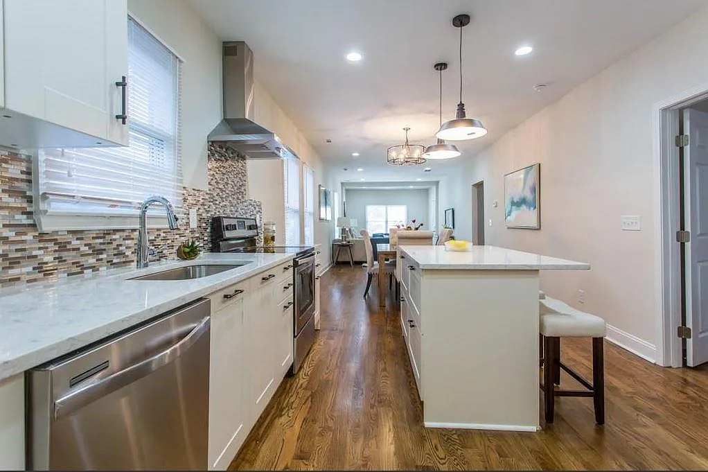 3 bed, 1250 sqft, $2,425 — Photo 4