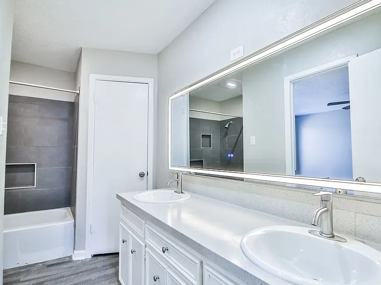 5018 Kenosha Ave — Photo 17