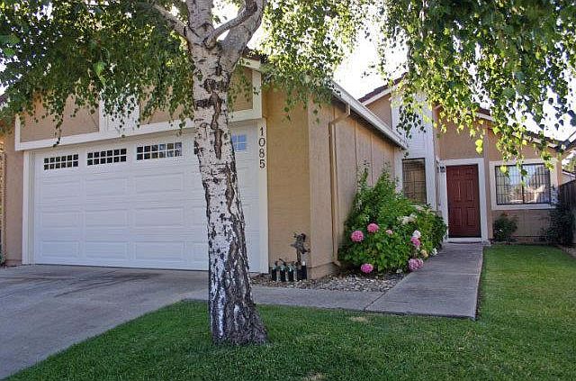 1st image of 1085-1085 Minoru Dr