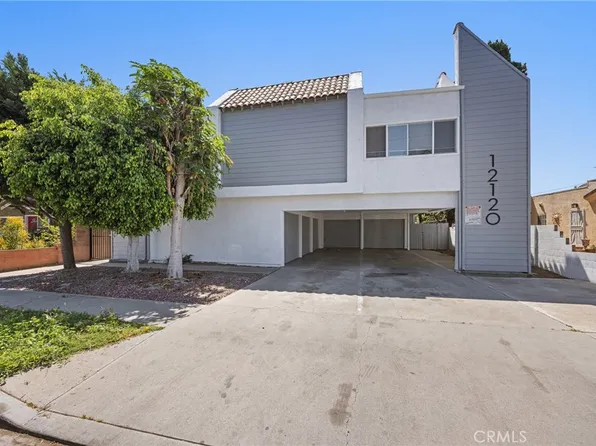 12120 215th St, Hawaiian Gardens, CA 90716