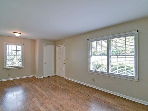 4th image of 162 Scott Dr SE