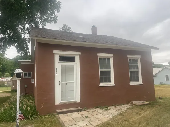 416 S 3rd St, Guttenberg, IA 52052