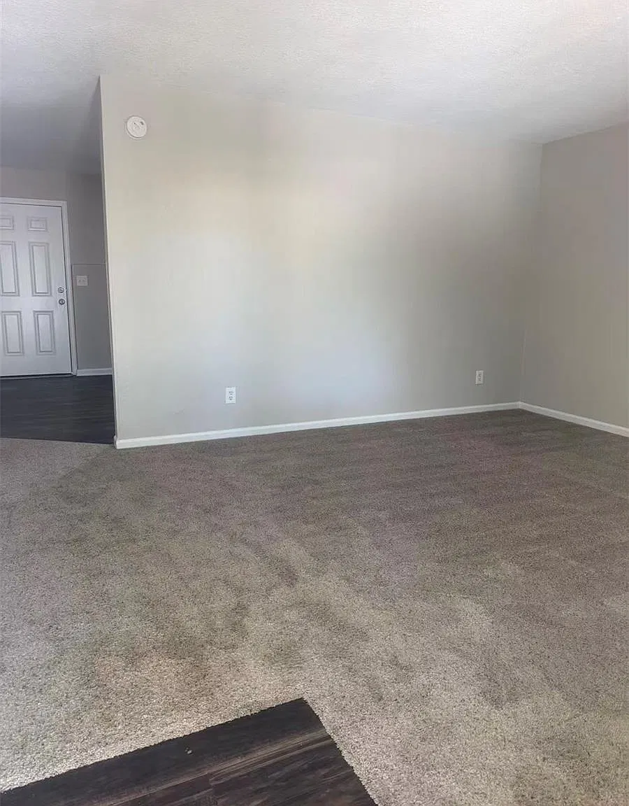 2 bed, 1.0 bath, 867 sqft, $1,900 — Photo 3