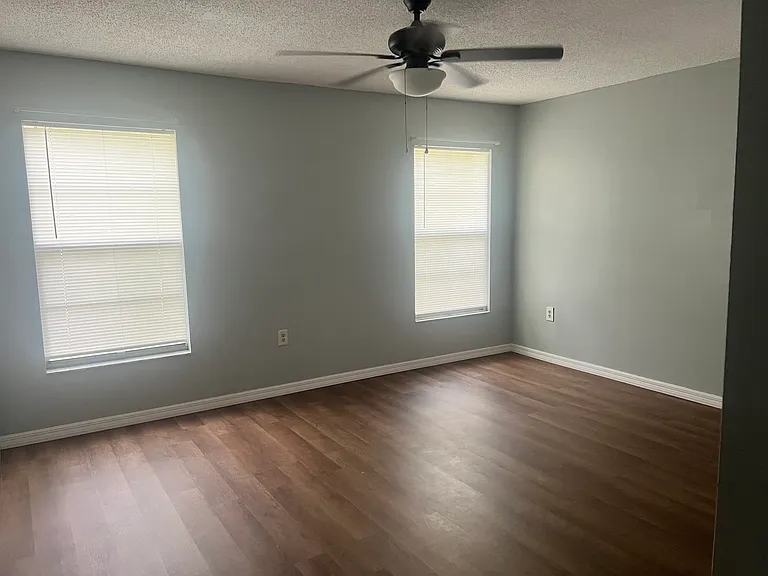 10528 Montpelier Cir — Photo 14