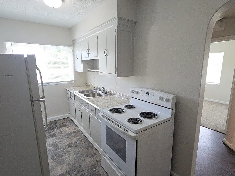 570 Hadley Ave #3 — Photo 8