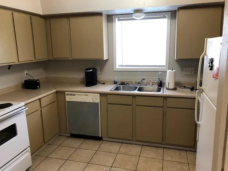1104 Spring Loop #C — Photo 2