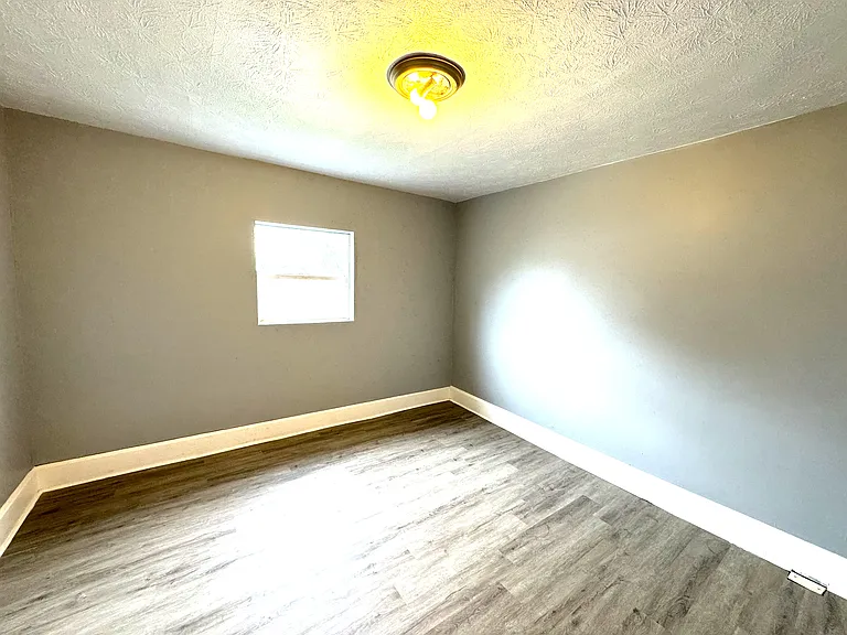 2028 N Dexter St — Photo 11
