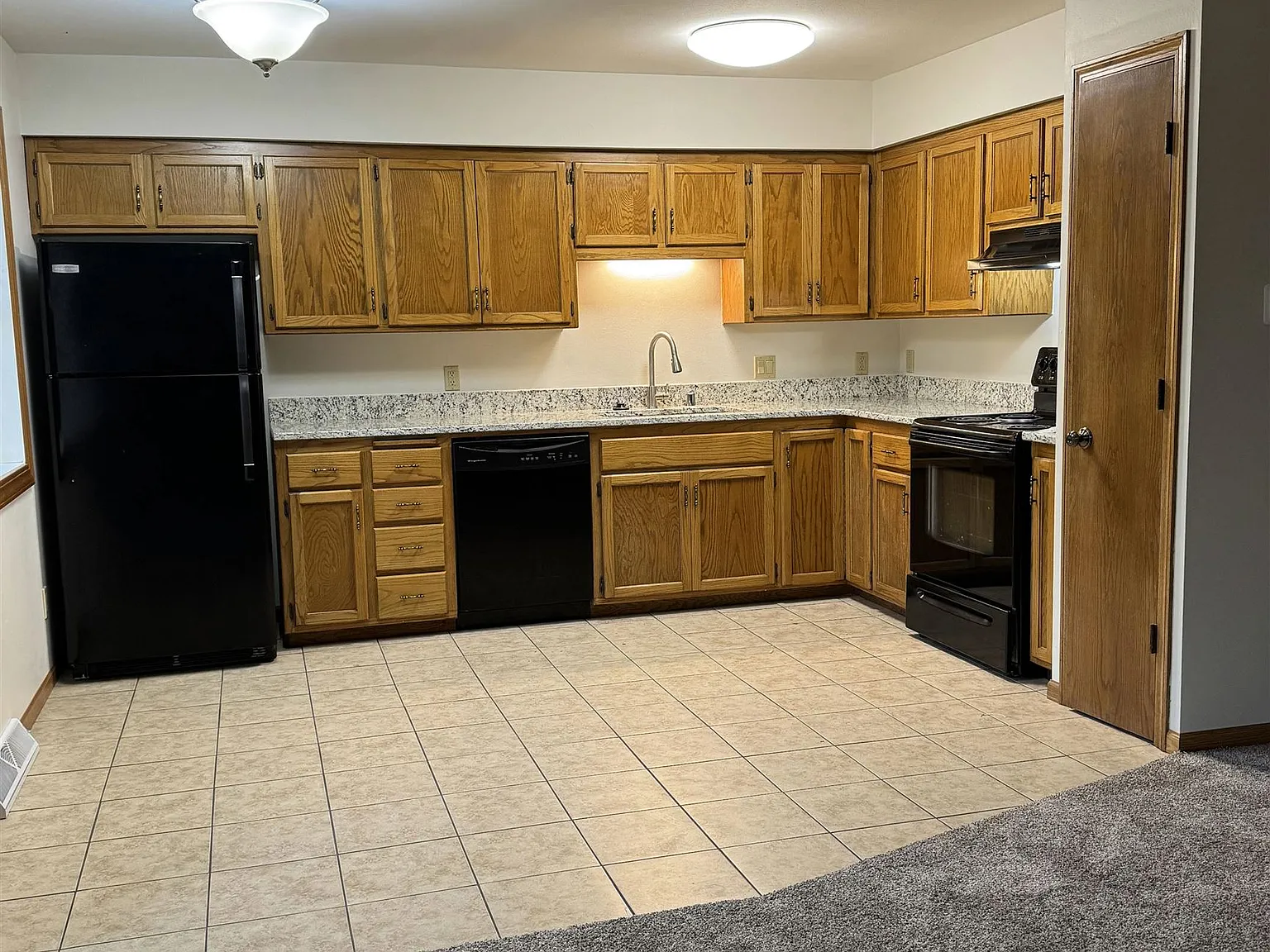 3 bed, 2.5 bath, 1850 sqft, $2,700 — Photo 4