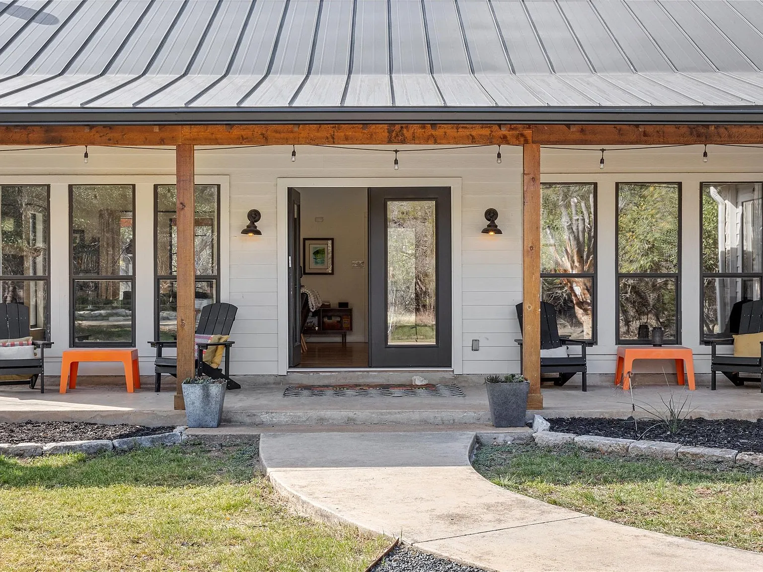 3 bed, 2.0 bath, 1778 sqft, $3,300 — Photo 2