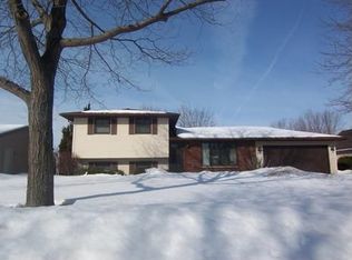 1340 Dancing Dunes Dr, Green Bay, WI 54313