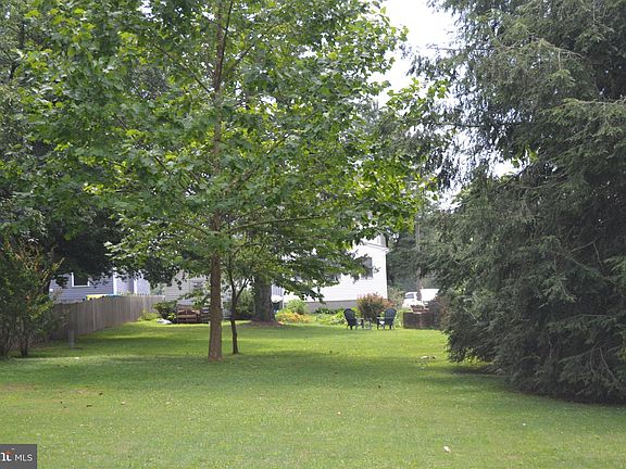 5th image of 222 Belvedere Ave