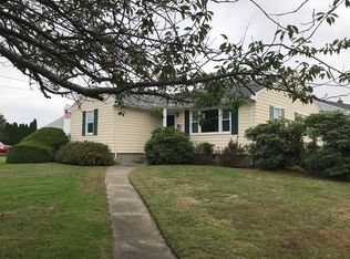 9 Honeyman Ave, Middletown, RI 02842