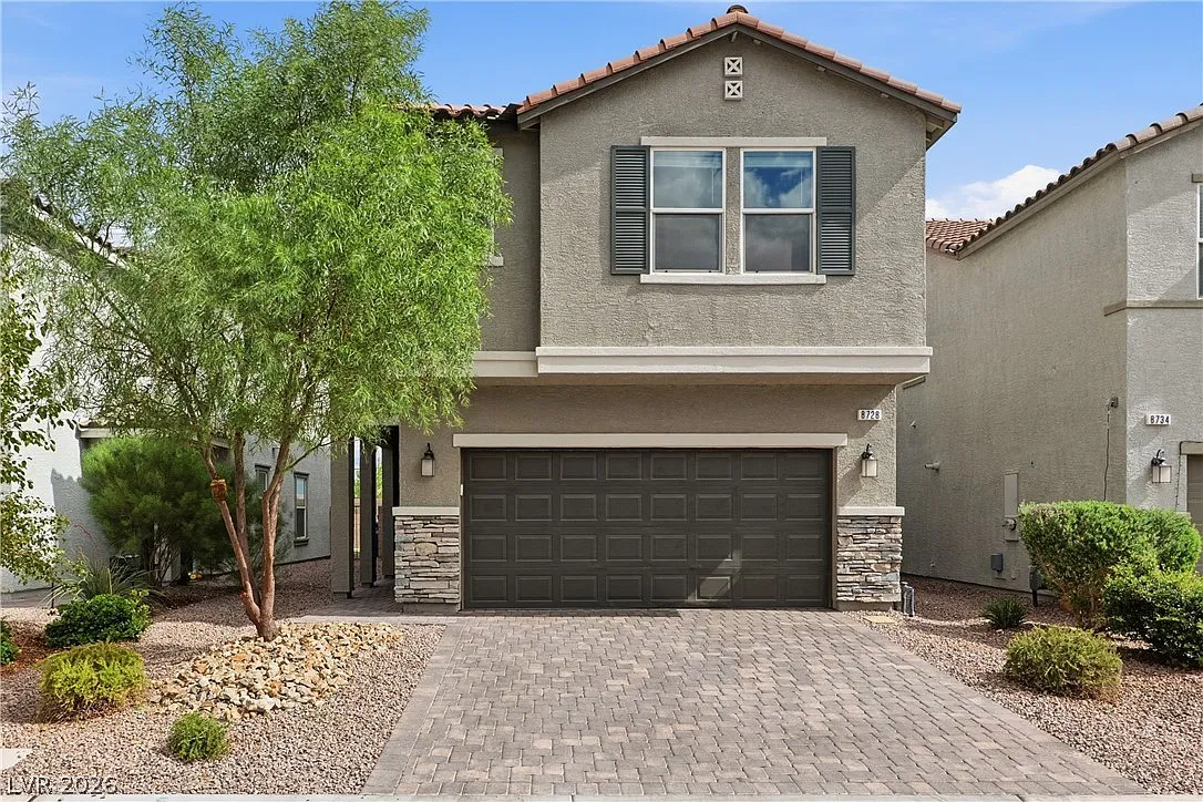 5 bed, 4.0 bath, 2475 sqft, $2,450 — Photo 1