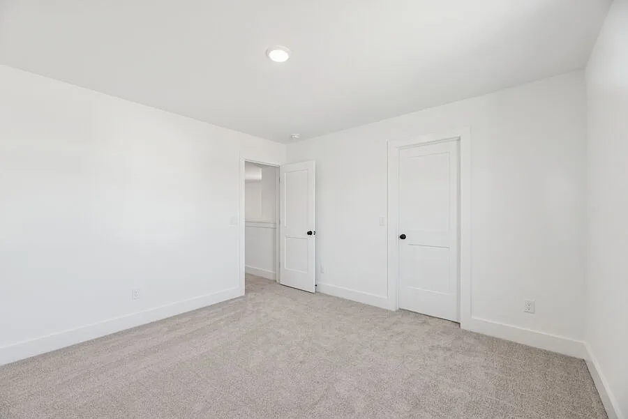 5 bed, 3.5 bath, 2436 sqft, $750 — Photo 3