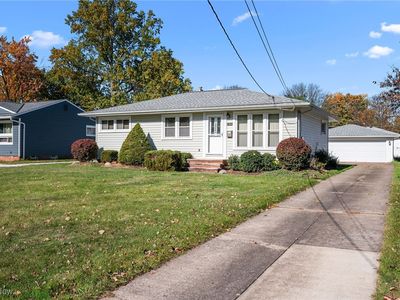 23856 Lebern Dr, North Olmsted, OH, 44070