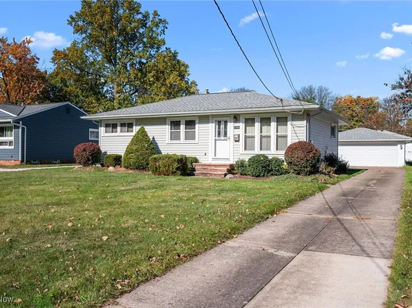 23856 Lebern Dr, North Olmsted, OH 44070