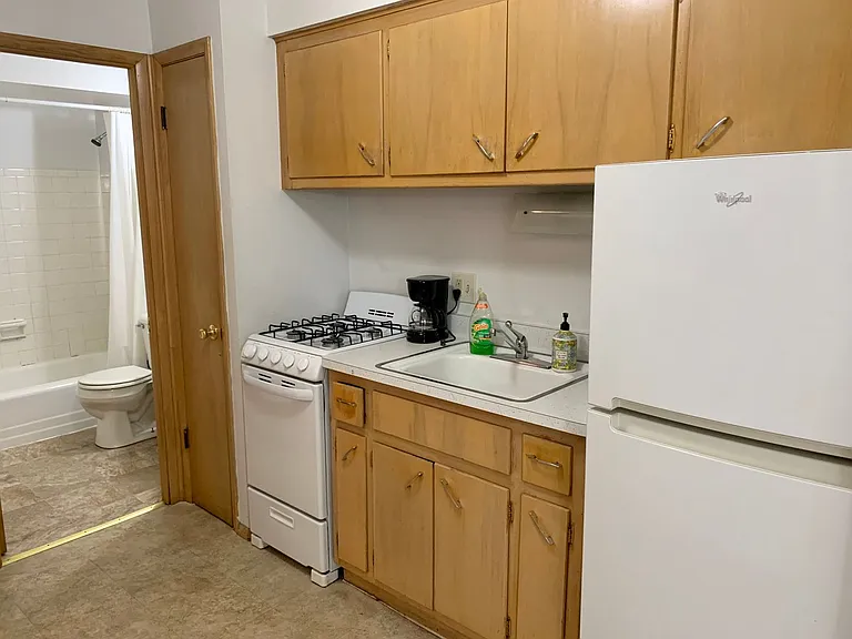 1657 N Astor St — Photo 16