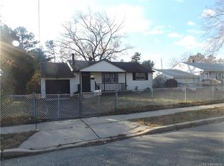 402 Maple St, Lakehurst, NJ 08733