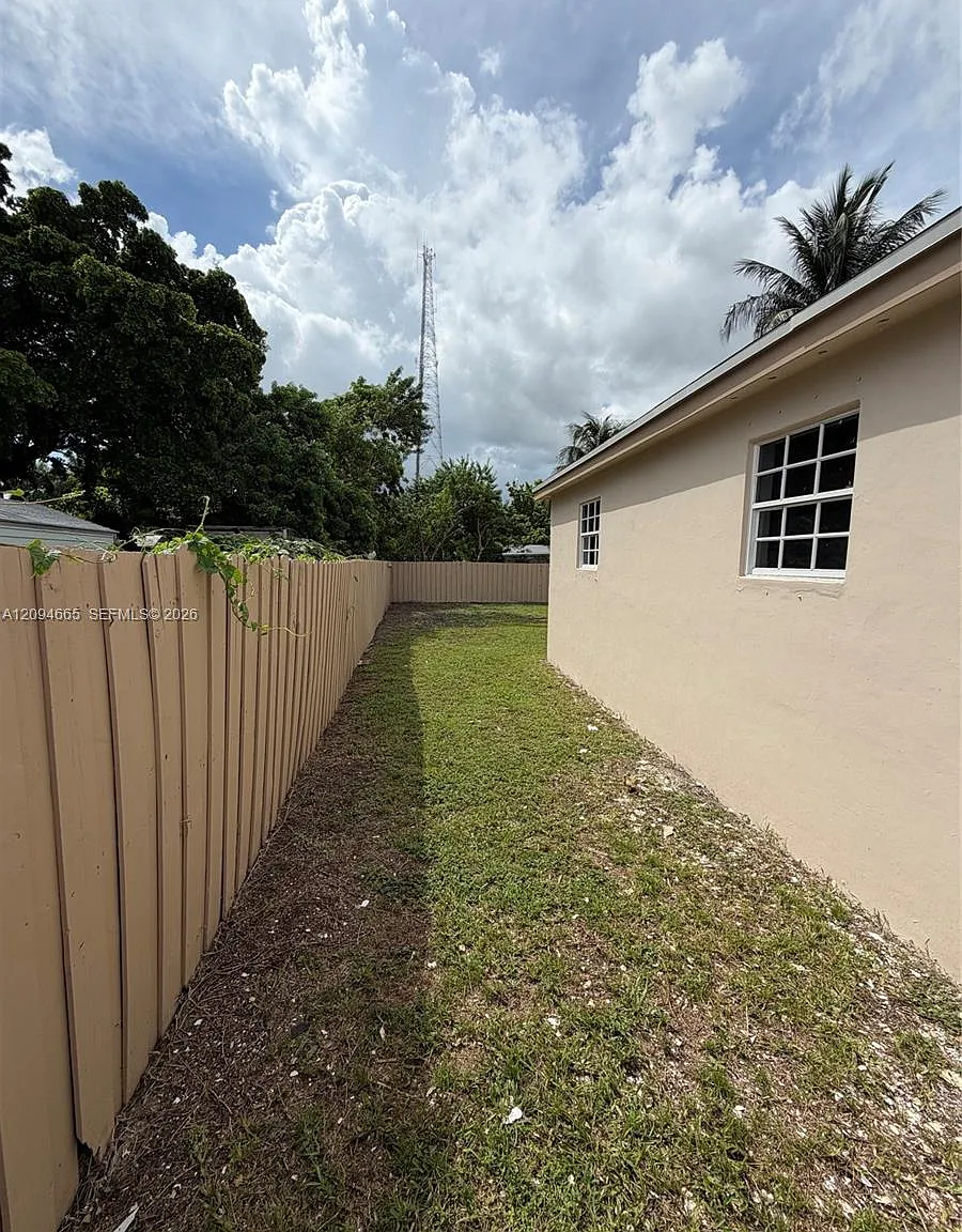Seminole City Sec 1 — Photo 2