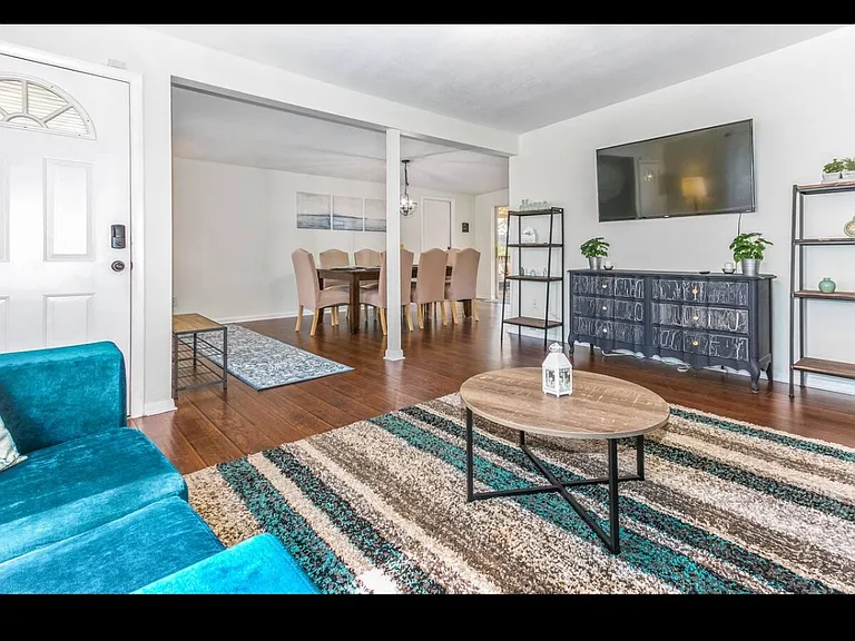 1221 Lynn Ave — Photo 4