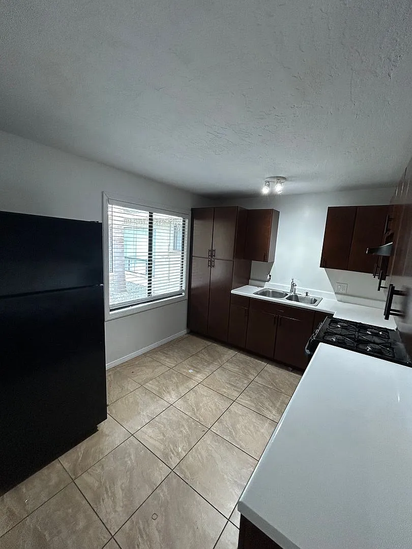 Central Ave 7376 Duplex — Photo 4