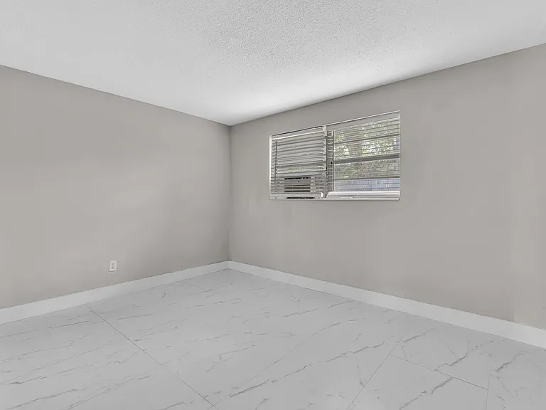 626 SW 14th Ave #102 — Photo 14
