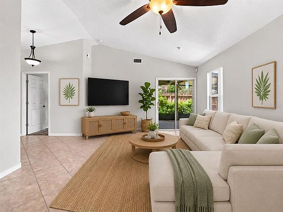 3rd image of 1079 SUNSHINE WAY SW