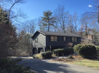 81 Blackberry Ln, Amherst, MA 01002