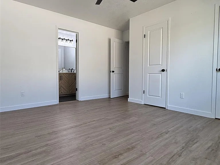 2726 Yale St — Photo 11