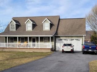 6801 Hinton Rd, Lerona, WV 25971