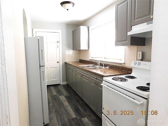 5th image of 56 E Parkwood Dr