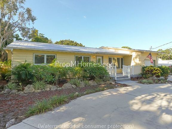 2nd image of 1818 Buccaneer Dr
