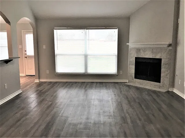 4 bed, 2.0 bath, 1904 sqft, $2,280 — Photo 4