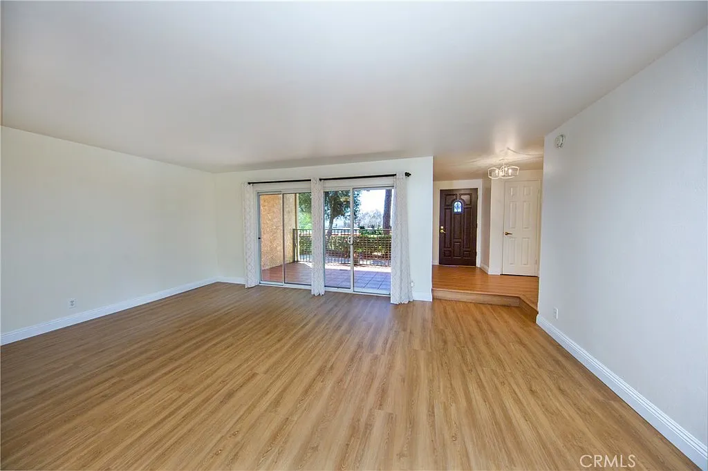 3 bed, 2.5 bath, 1602 sqft, $4,200 — Photo 3