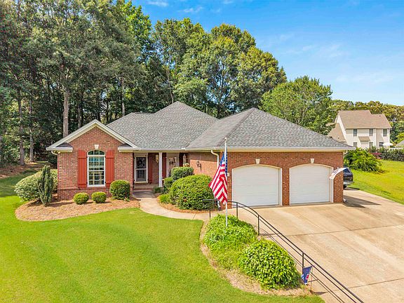 3rd image of 726 Moonridge Dr