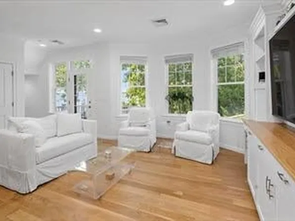 119 Halsted Dr #1002, Hingham, MA 02043