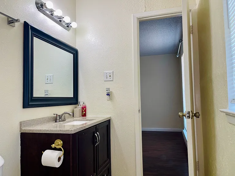 3400 Pleasant Valley Ln #3400 — Photo 32