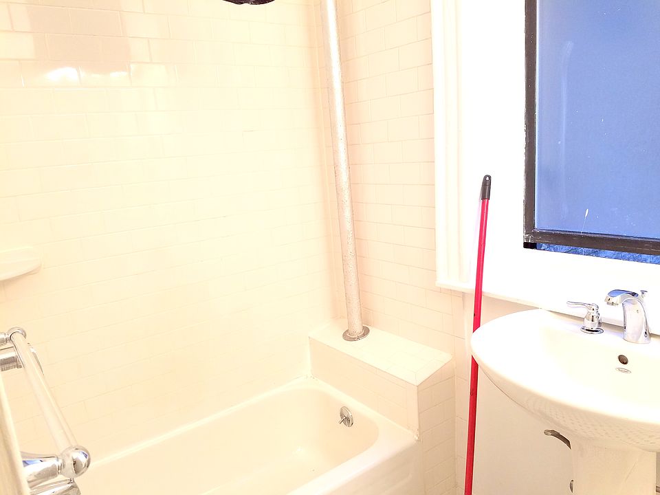 2nd image of 961 Saint Nicholas Ave #2R