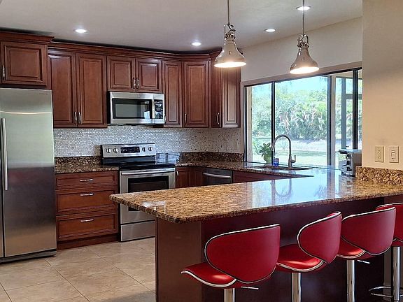 4th image of 2457 SE Gowin Drive