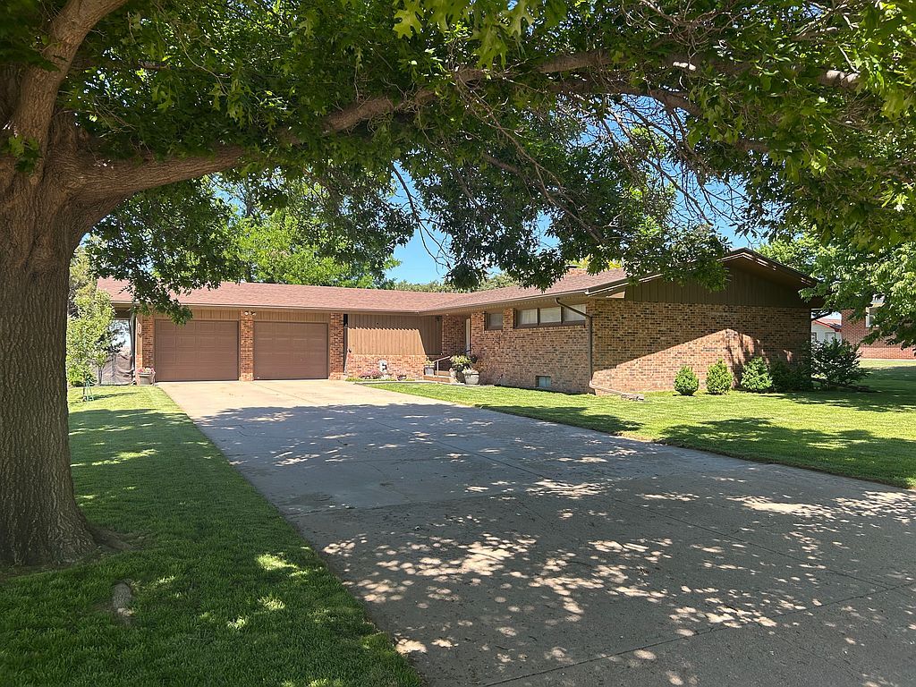 407 Cypress St - Property Image
