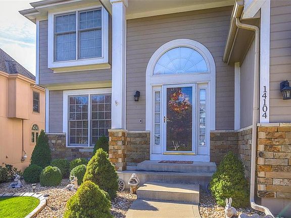 2nd image of 14104 Parkhill Ln