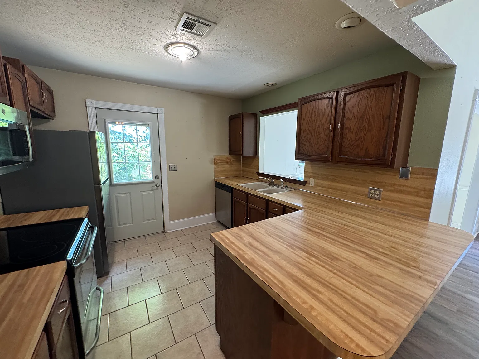 3 bed, 1482 sqft, $1,799 — Photo 4